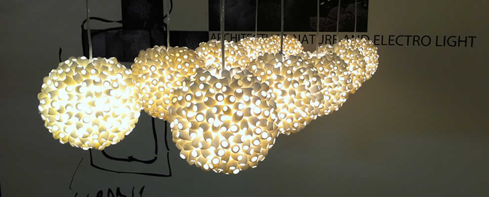 moderne hanglampen voor boven de eettafel