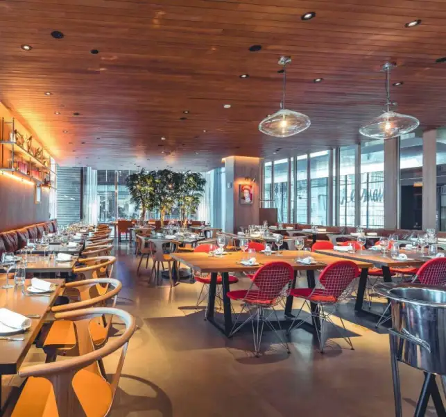 Hanglamp Restaurant Glas Queensyard Hudson Yards Manhattan Nyc